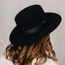 Шляпа, в Москве