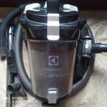 Пылесос Электолюкс модель27880,сухая,контейнер,мощный,3 года, в Одинцово