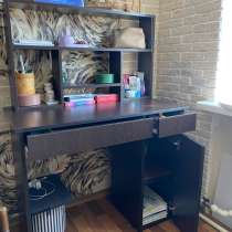 Продам письменный стол и полку, в Новороссийске