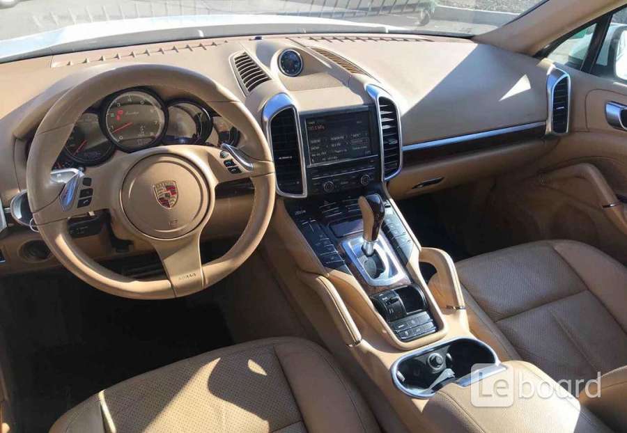 Porsche Cayenne 2012 салон